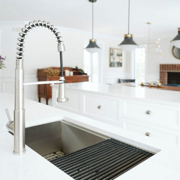 Undermount sink and white quartz countertops
