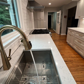 Quartz Countertops & Oversized Undermount Sink