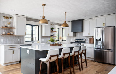 Kitchen of the Week: Open Plan With a White, Gray and Gold Style