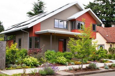 Photo of a mid-sized modern exterior in Portland.