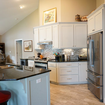 Right Round: Deltec Home on the Lake