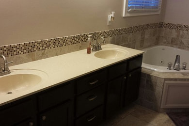 This is an example of a large bathroom in Columbus.