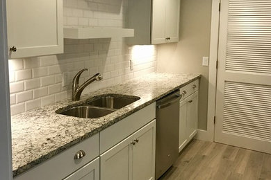 Example of a classic kitchen design in Charleston