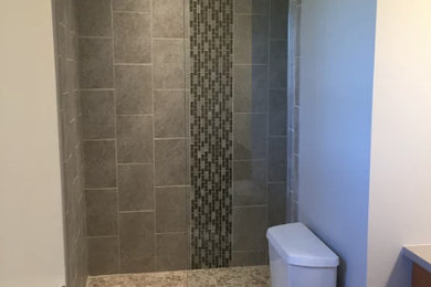 Inspiration for a modern bathroom remodel in Chicago