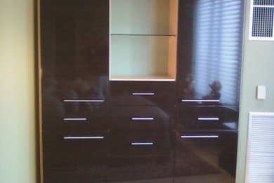 Example of a mid-sized trendy master light wood floor bedroom design in Boston with green walls