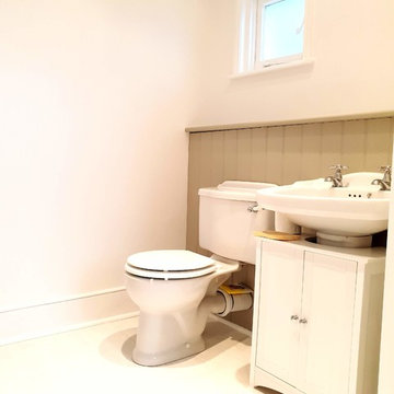Bathroom painting work to the walls, ceiling and wood work in Putney SW15
