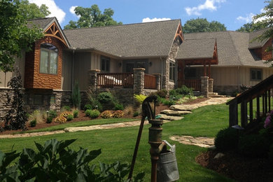Inspiration for a contemporary landscaping in Cleveland.