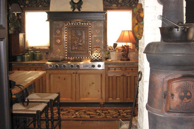Kitchen - traditional kitchen idea in Denver