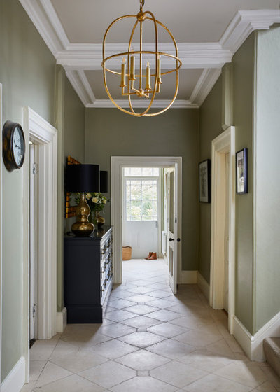 Transitional Entry by Bayswater Interiors
