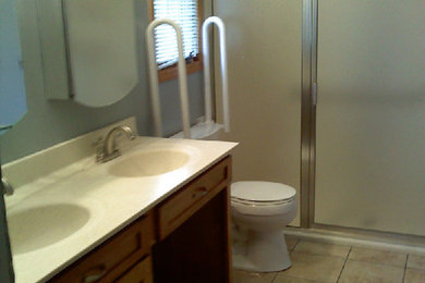 Bathroom - traditional bathroom idea in Omaha