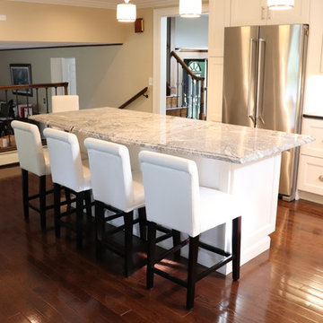 Chic Transitional Kitchen