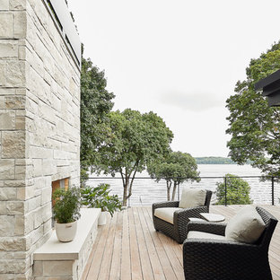 ミネアポリスのコンテンポラリースタイルのおしゃれなデッキ (屋外暖炉、日よけなし) の写真