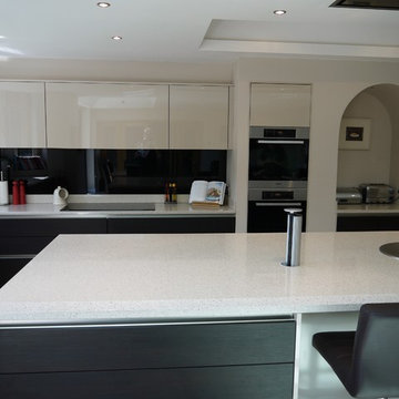 Dark Oak & Gloss Ivory handle-less Kitchen