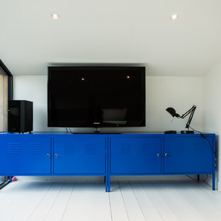 Example of a trendy home theater design in Bordeaux