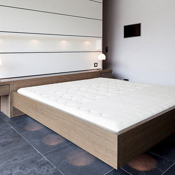 King-Size Bett mit integrierter Ablage