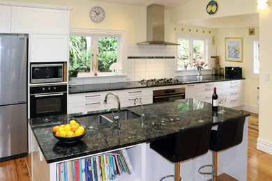 Photo of a contemporary kitchen in Wellington.
