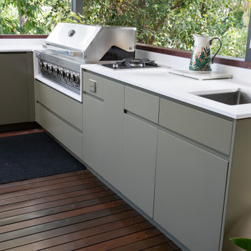 BBQ and Sink bench