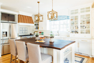 Example of a beach style kitchen design in Charleston