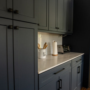 Contemporary Kitchen Update Done in a 2 Tone Color