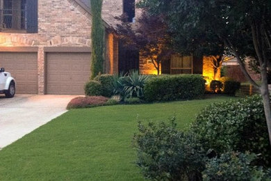 Inspiration for a traditional landscaping in Austin.