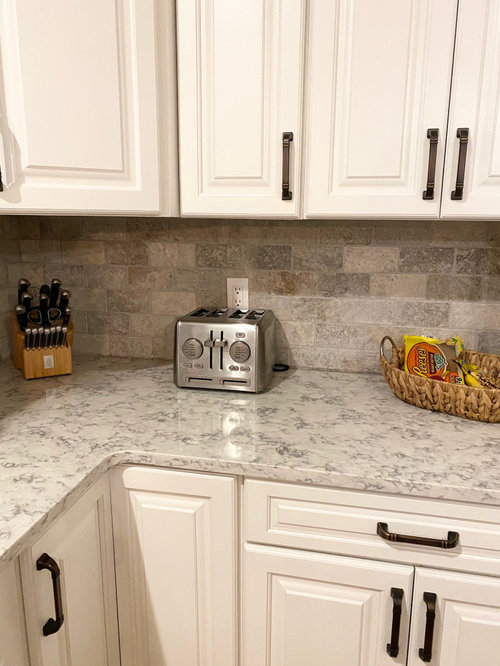 Does backsplash clash with countertops?