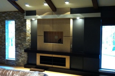 Inspiration for a mid-sized contemporary home design remodel in Columbus