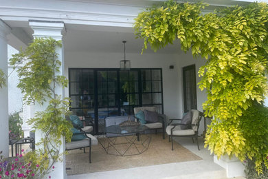 Diseño de terraza planta baja tradicional pequeña en patio