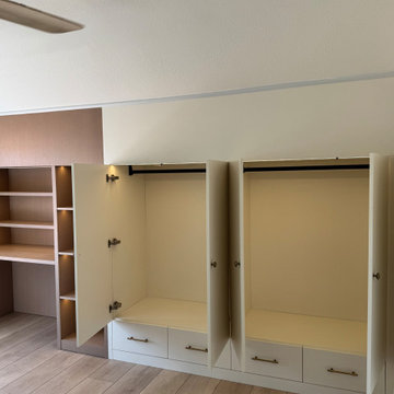 Custom Built-In Closet with Desk and Shelving – Multi-Functional Storage Design