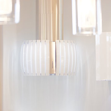 WHITE GLASS ISLAND HOOD IN CORNER