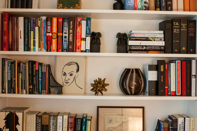 Home office - traditional home office idea in Chicago