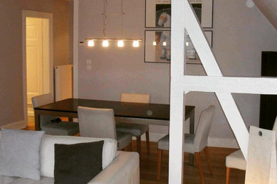 Dining room - traditional dining room idea in Toulouse