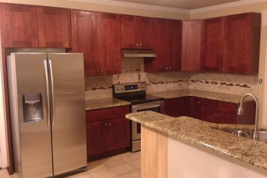 Example of a classic kitchen design in Atlanta