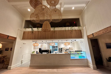 Transitional home design photo in Hawaii