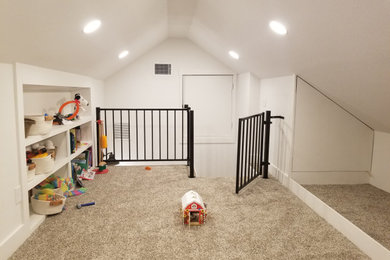 Example of a transitional home design design in Austin