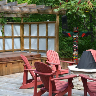 トロントのエクレクティックスタイルのおしゃれなデッキの写真