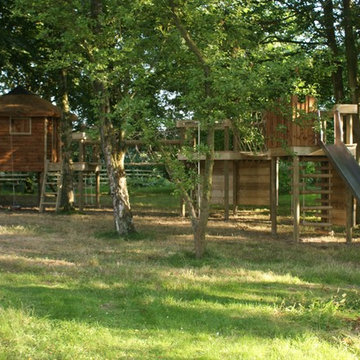 Children's backyard playhouse set