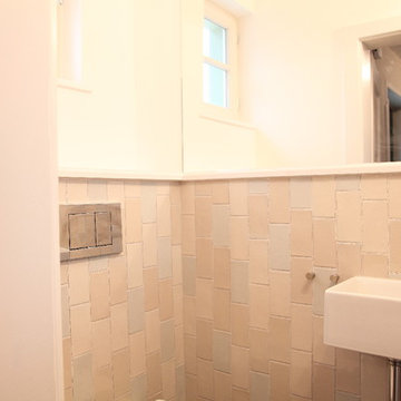 Die modernisierten Badezimmer - vertikale Fliesen