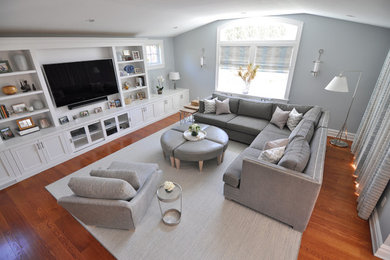 Family room - family room idea in New York