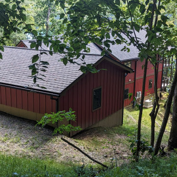 A Carefully Planned Home for a Steep Mountain Lake Property