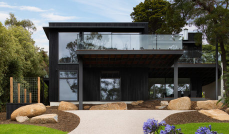Houzz Tour: A Holiday Home Among the Gums, With Views of the Sea