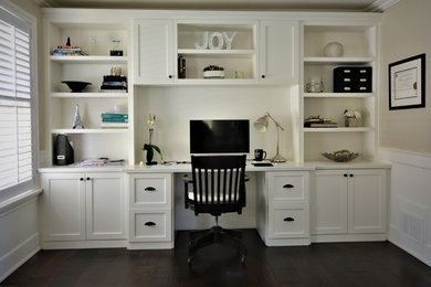 Design ideas for an arts and crafts home office in Toronto.