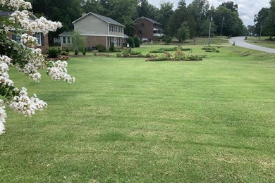 Photo of a traditional landscaping in Charlotte.