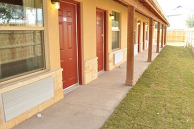 Inspiration for a large timeless beige one-story stucco exterior home remodel in Austin