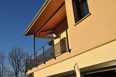 Inspiration pour une façade de maison design.
