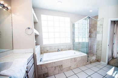 Example of a minimalist bathroom design in Phoenix