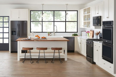 Kitchen - contemporary kitchen idea in Philadelphia