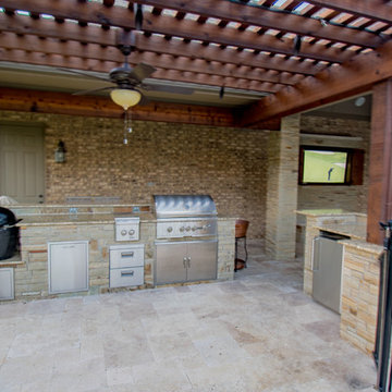 Transitional Curved Pool with Amazing Water Features