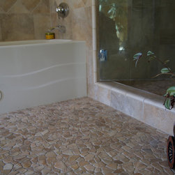 Beige Marble and Quartz Bathroom Floor - Mosaic Tile