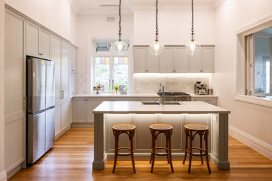 Design ideas for a traditional kitchen in Sydney.