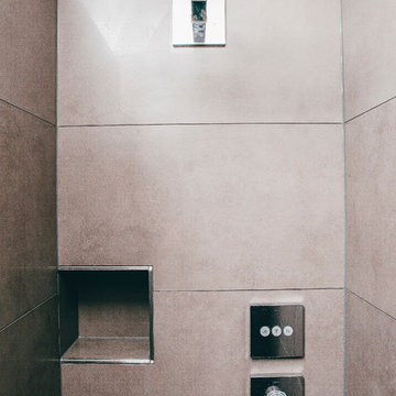 Badezimmer mit walk in Dusche